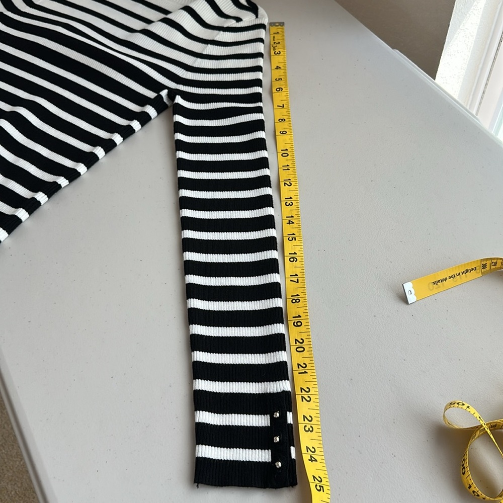 NWT White House Black Market Black and White Striped Long Sleeve Sweater Size M. - Picture 8 of 13
